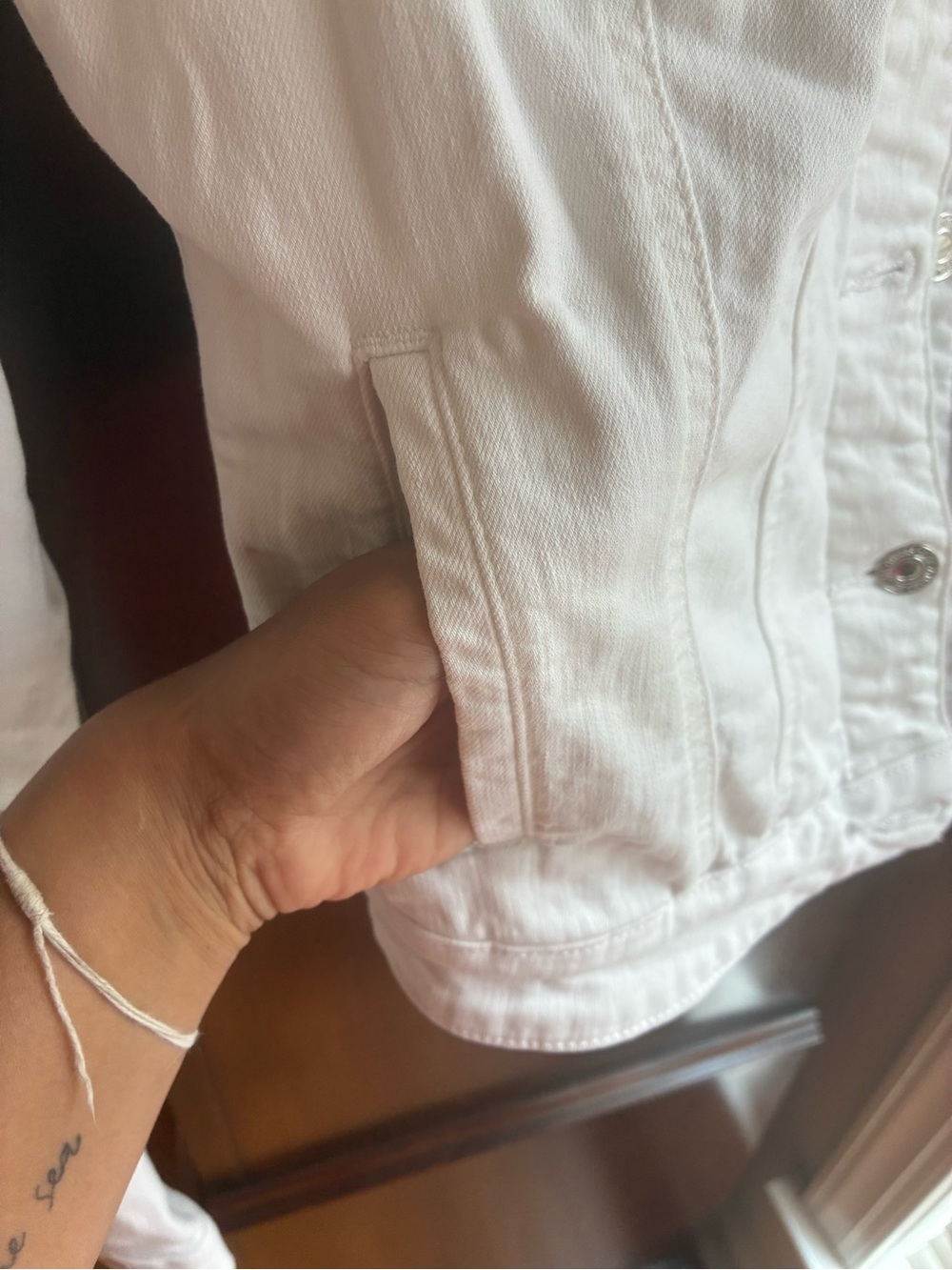 GUESS womens Essential Sexy Trucker Denim Jacket - Picture 8 of 9